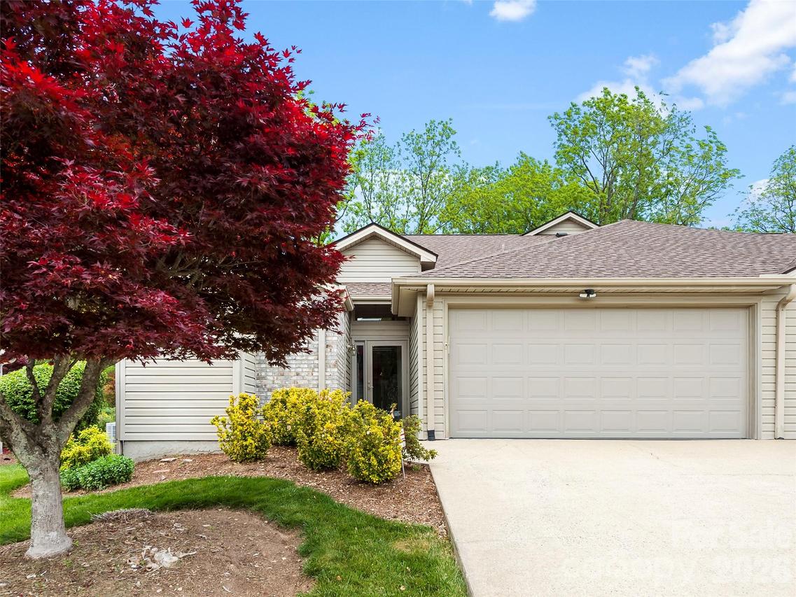 29 Tisha Ln., Hendersonville, NC 28739