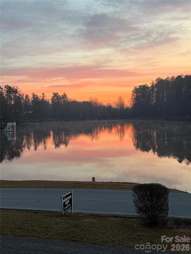 131 Oscelake Way, Hendersonville, NC 28739