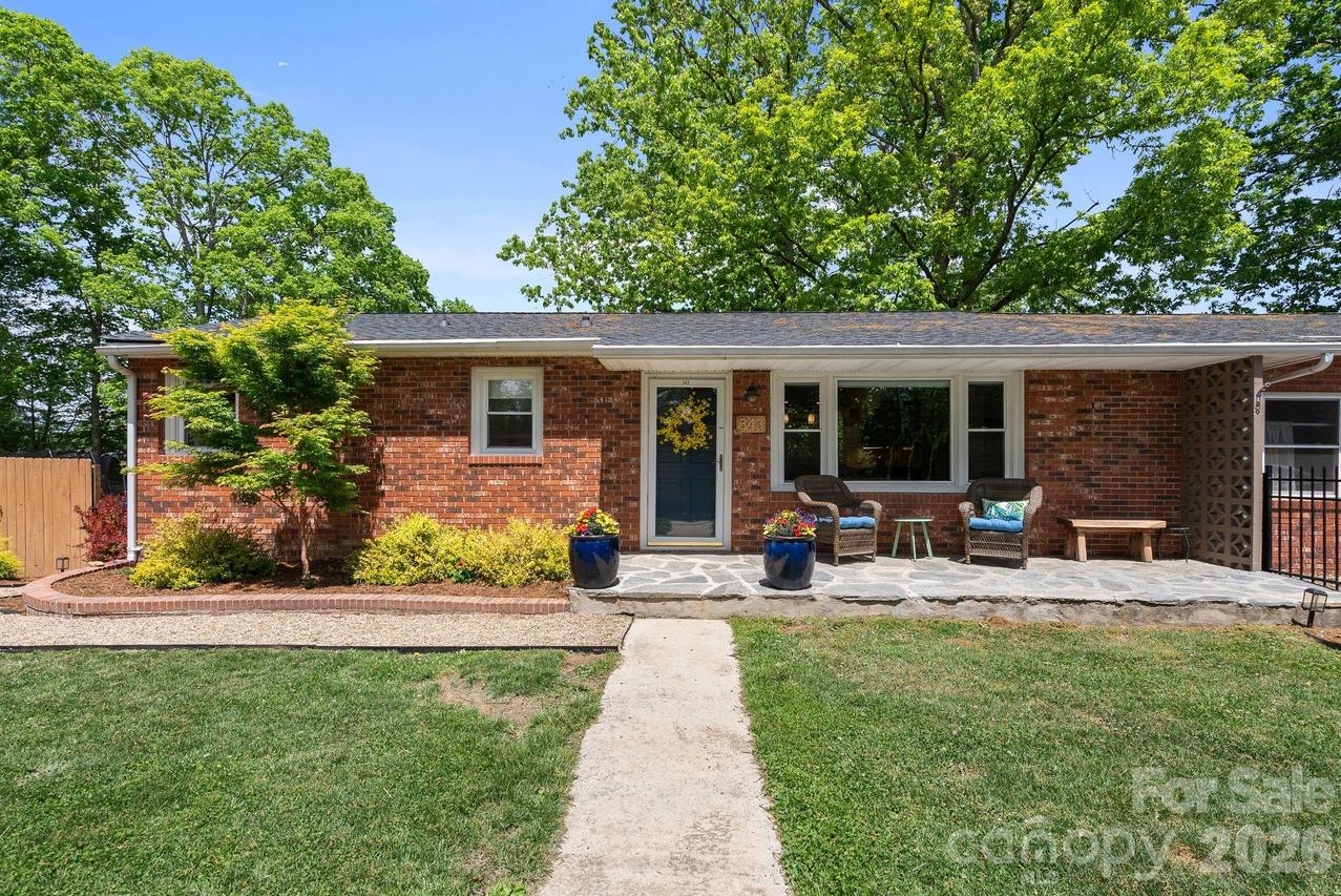 343 Oakview Park Rd., Asheville, NC 28803