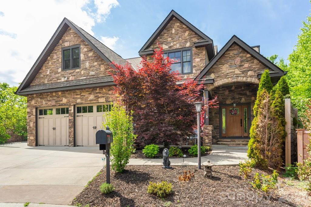 109 Wood Owl Ct., Hendersonville, NC 28791