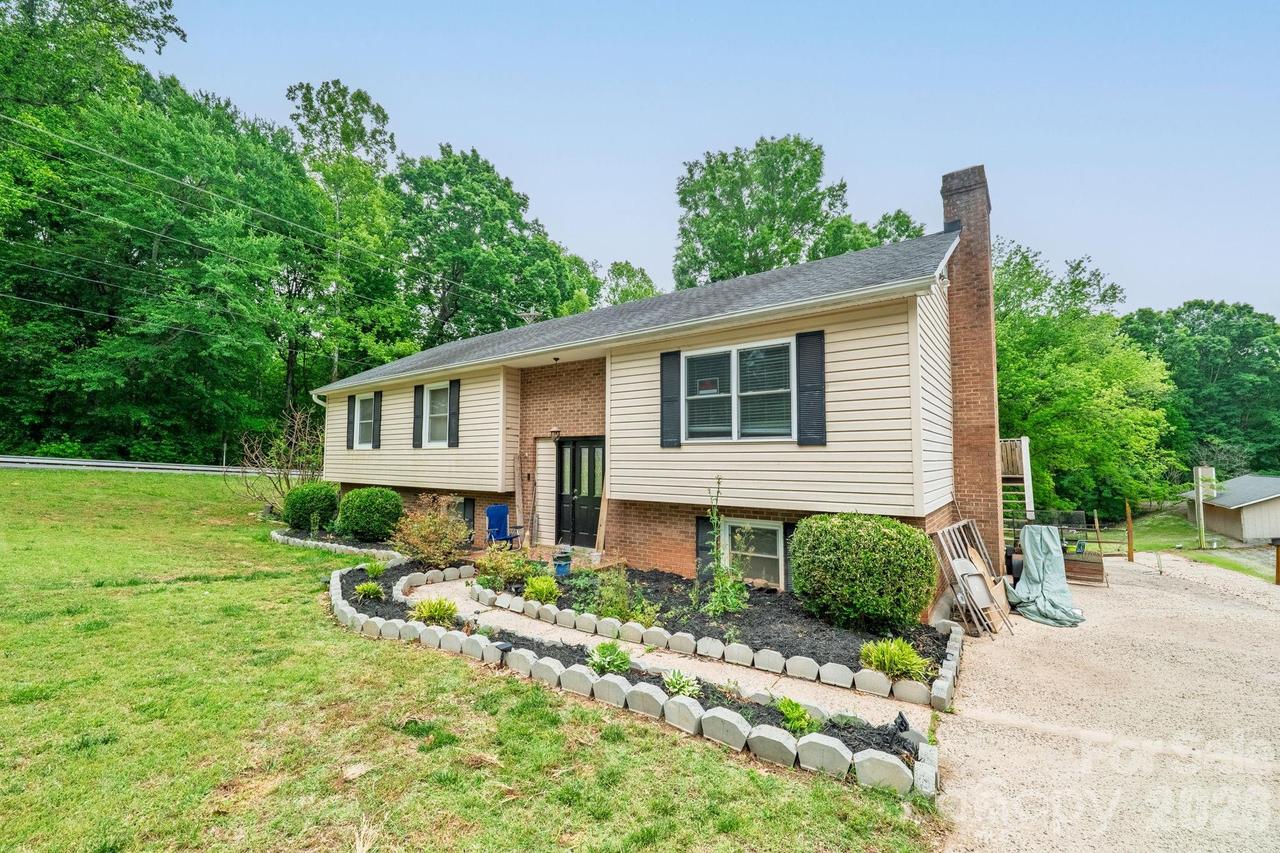 501 Old Farm Rd., Statesville, NC 28625
