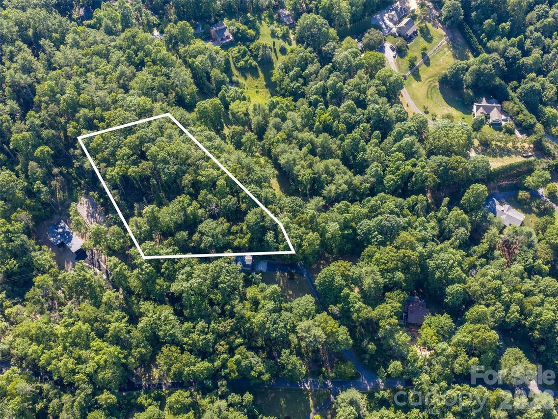 000 Mountain Laurel Ln., Fletcher, NC 28732