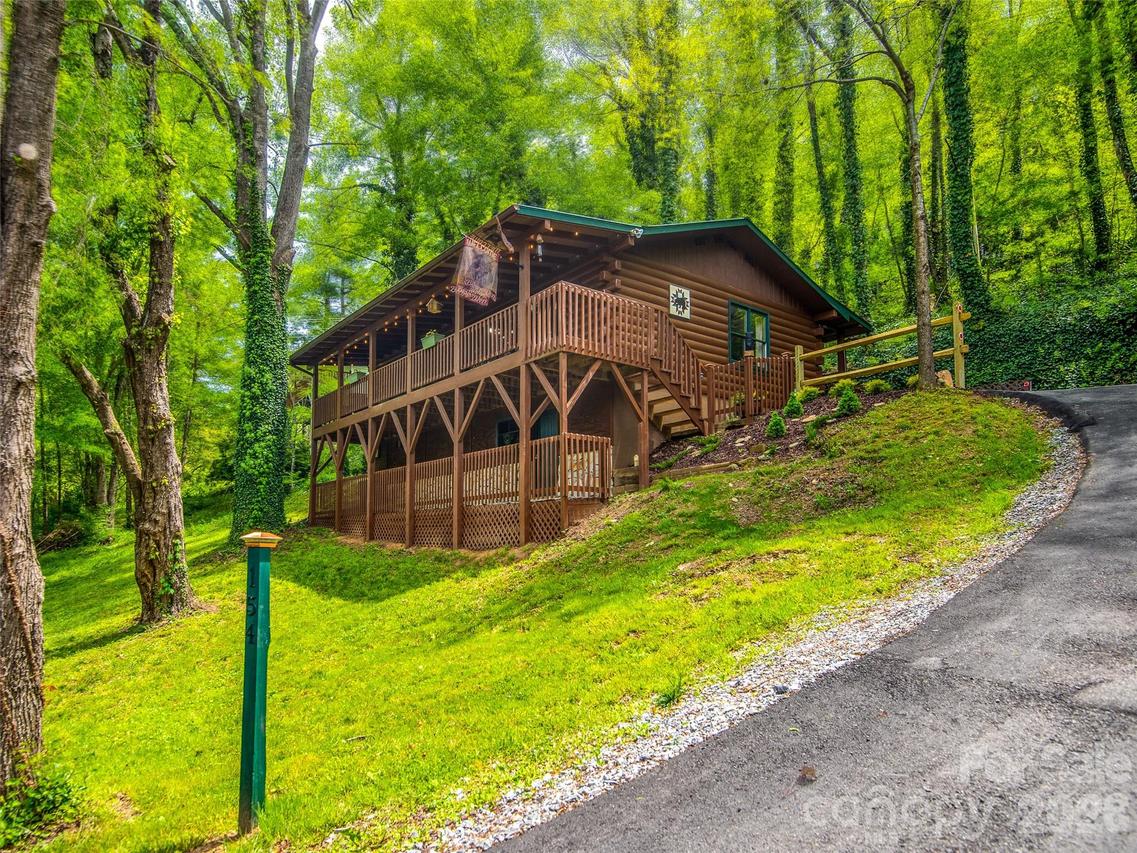 154 Cedarwood Dr., Waynesville, NC 28785