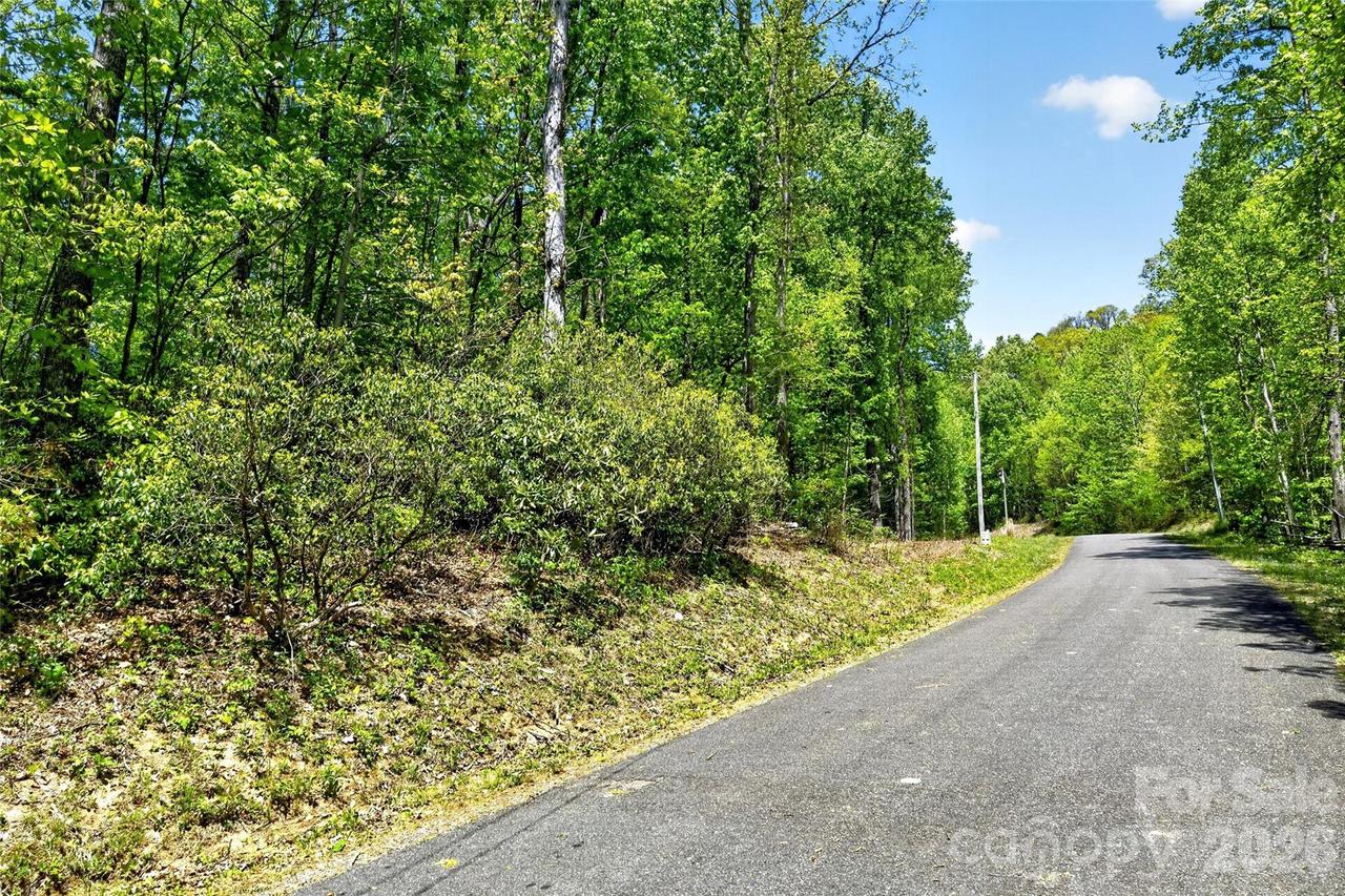 7 Gateway Pkwy., Old Fort, NC 28762
