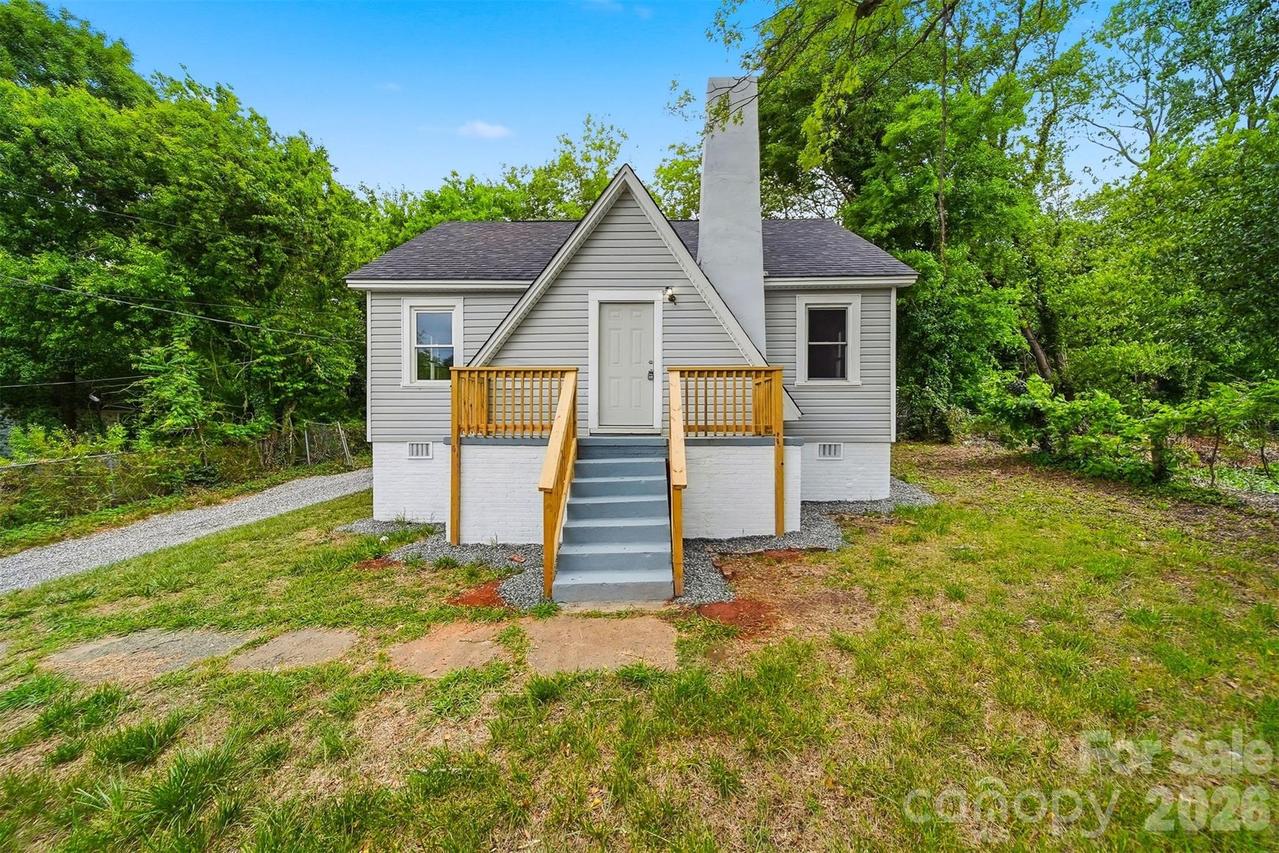 912 S Center St., Hickory, NC 28602