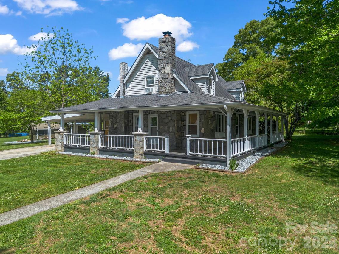 363 Etowah School Rd., Hendersonville, NC 28739