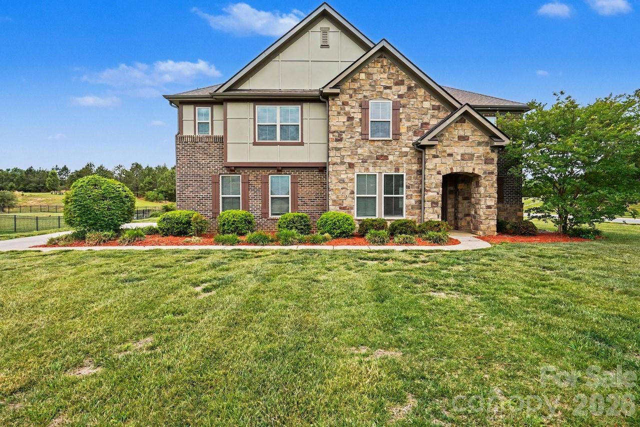 502 Alucio Ct., Matthews, NC 28104