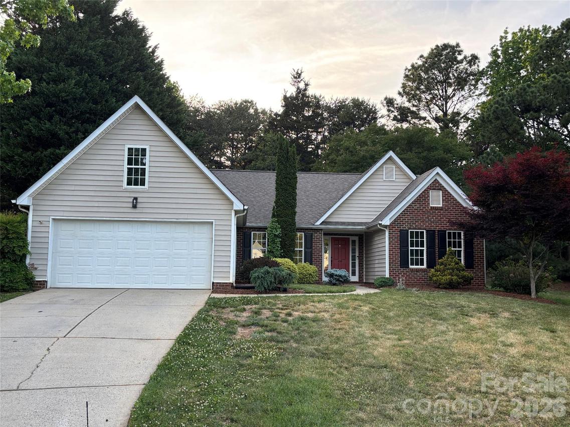 450 Glencrest Dr., Stanley, NC 28164