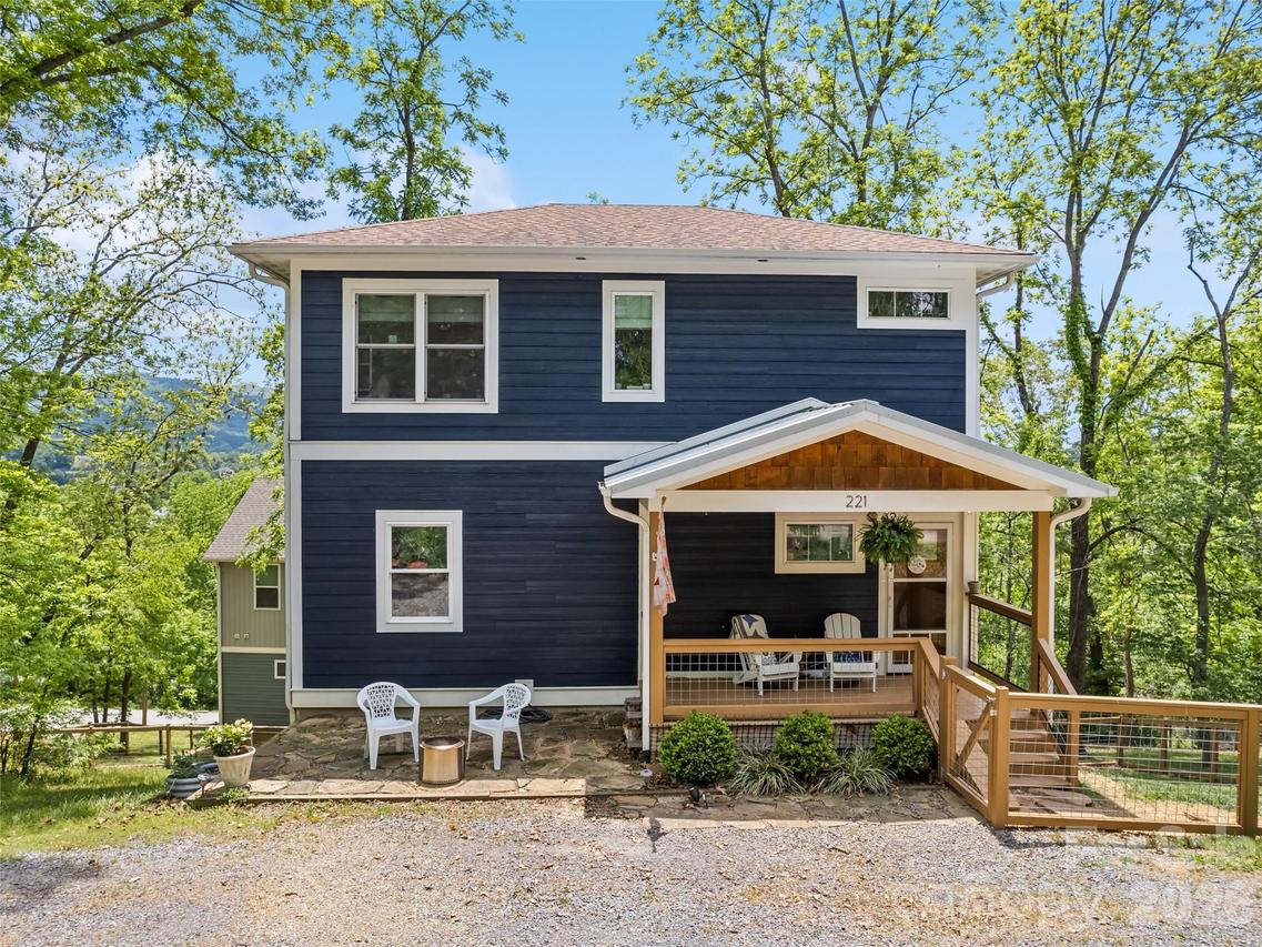 221 Northside St., Canton, NC 28716