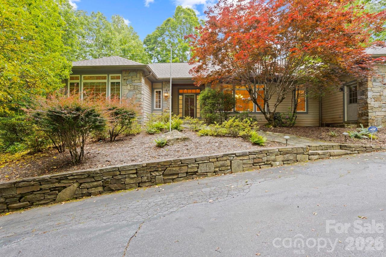 132 Berry Creek Dr., Flat Rock, NC 28731
