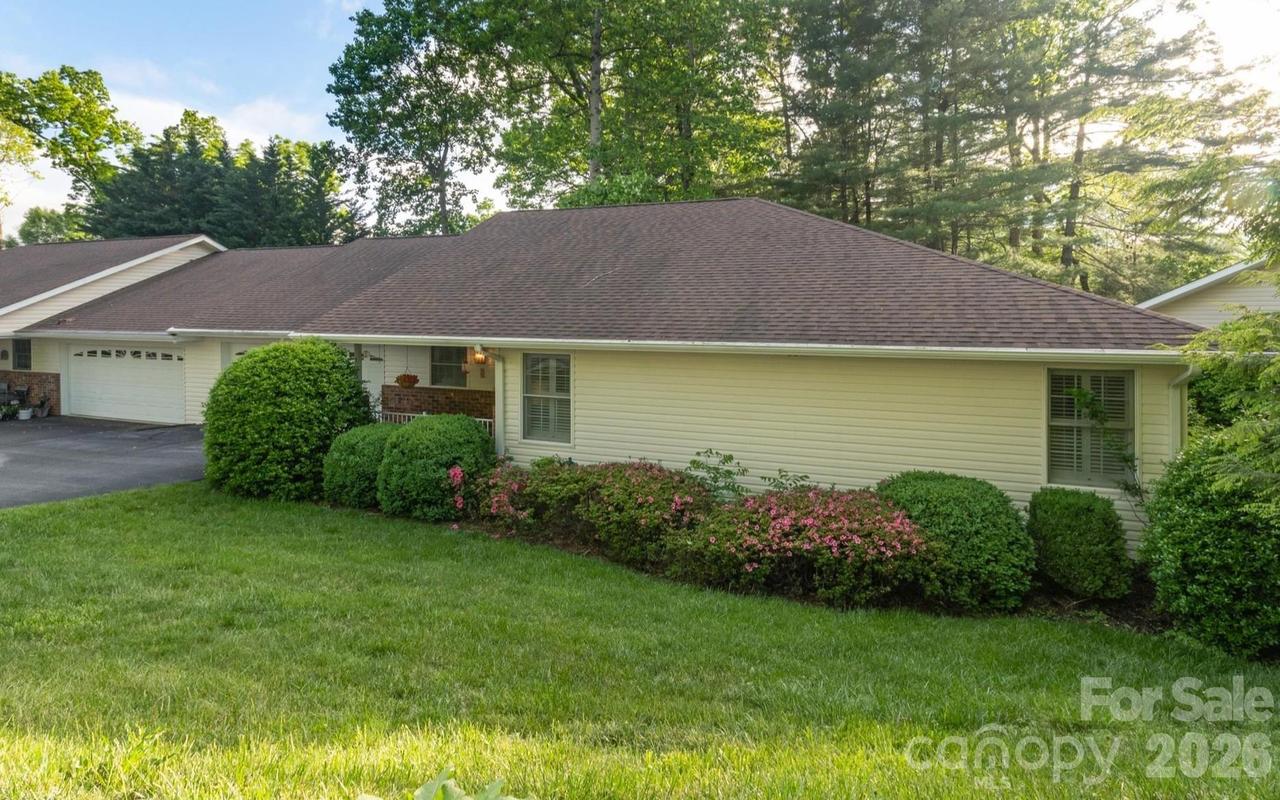 108 Bridgette loop Rd., Hendersonville, NC 28791