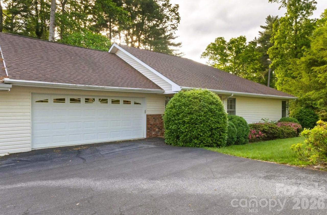 108 Bridgette loop Rd., Hendersonville, NC 28791