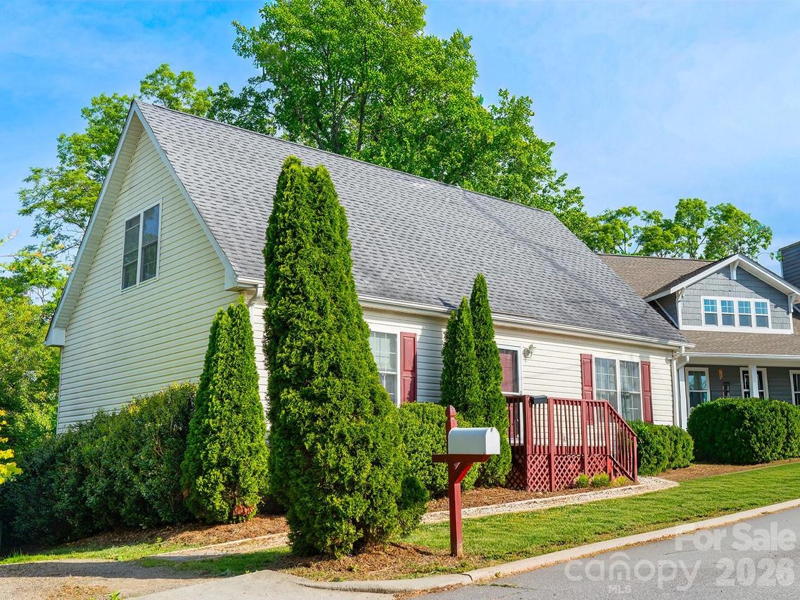 206 Courtland Pl., Asheville, NC 28801
