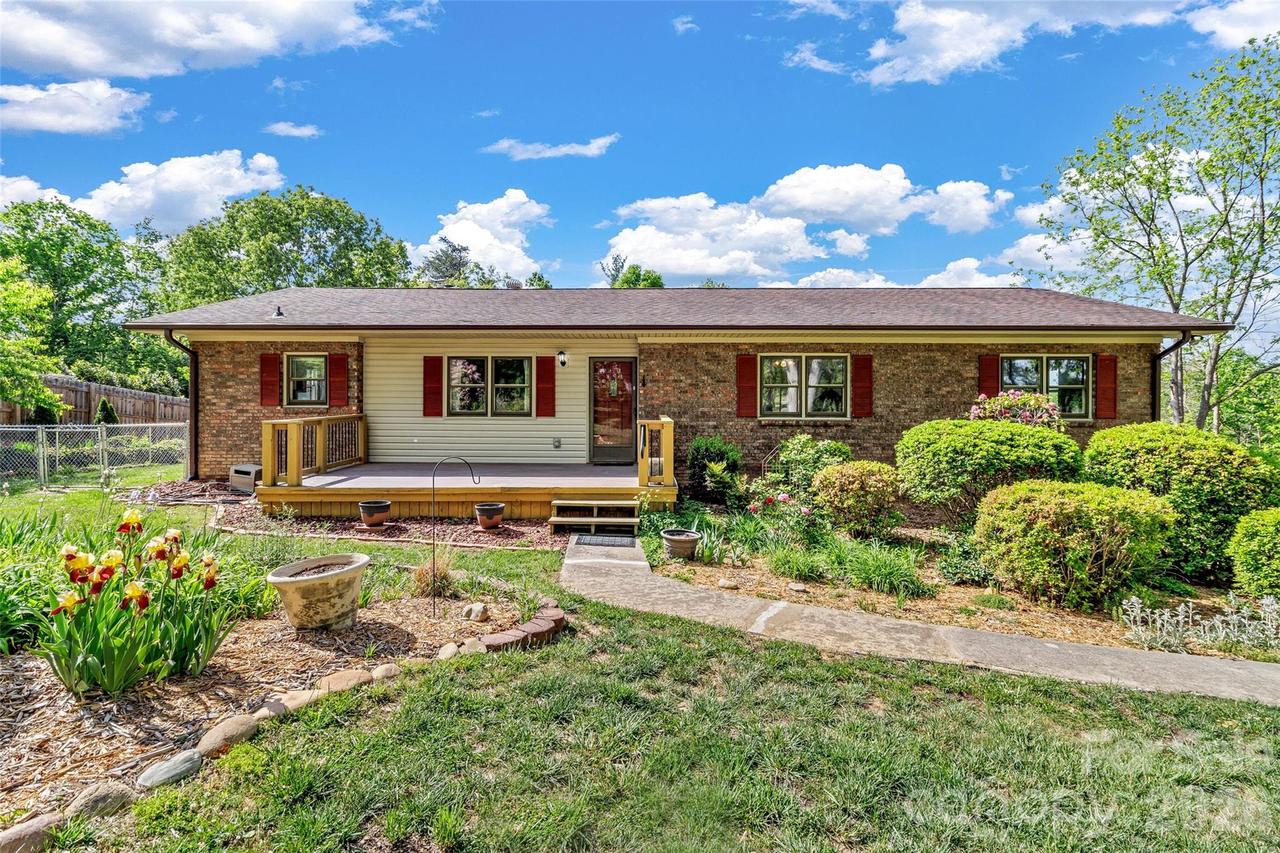 38 Chadwick Wade Dr., Asheville, NC 28804