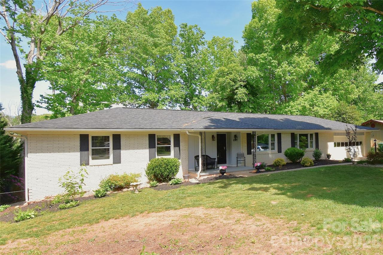88 Botany Dr., Asheville, NC 28805