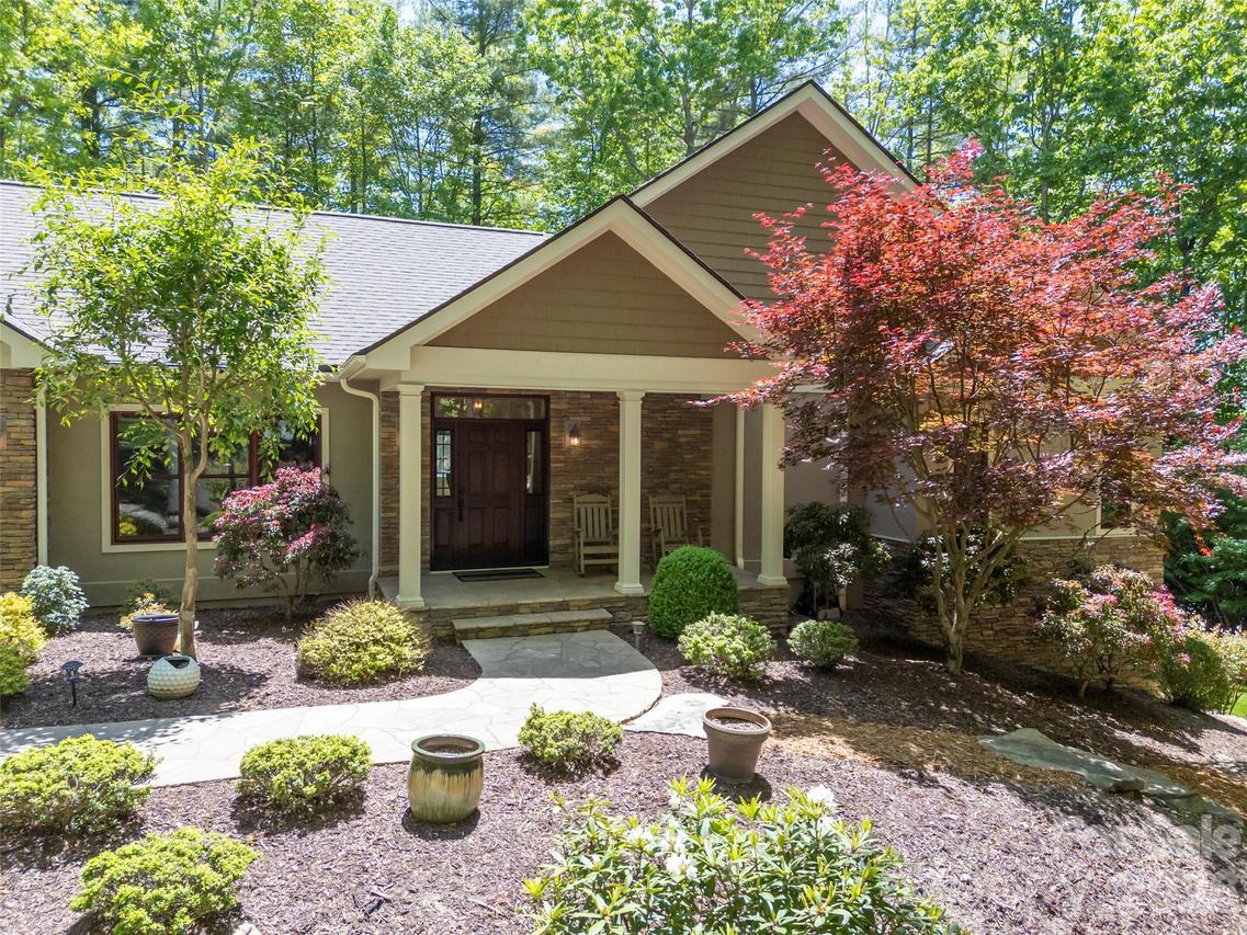 100 Falls Summit Rd., Hendersonville, NC 28739