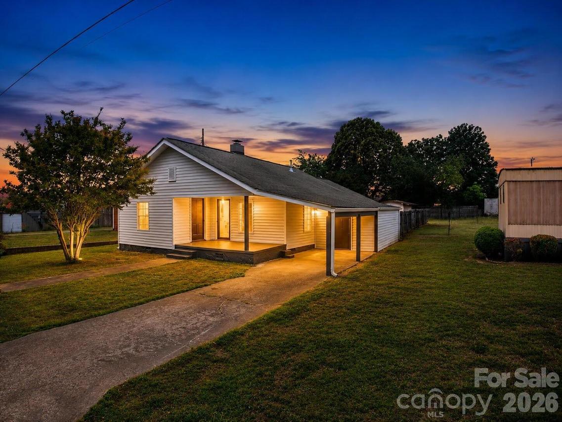 3620 2nd Ave., Hickory, NC 28602