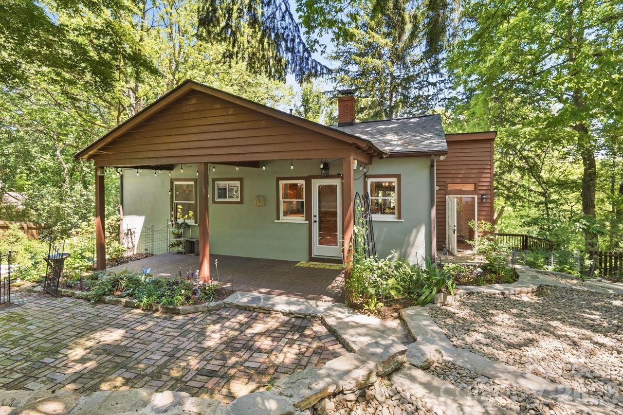 49 Plymouth Cir., Asheville, NC 28803