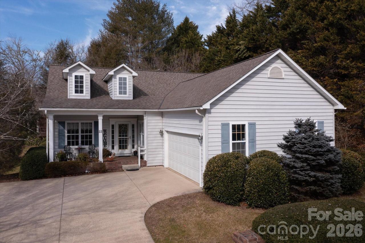22 Cambridge Dr., Brevard, NC 28712