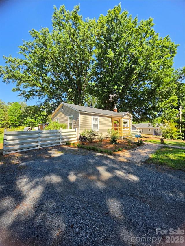222 Carrie Dr., Oakboro, NC 28129