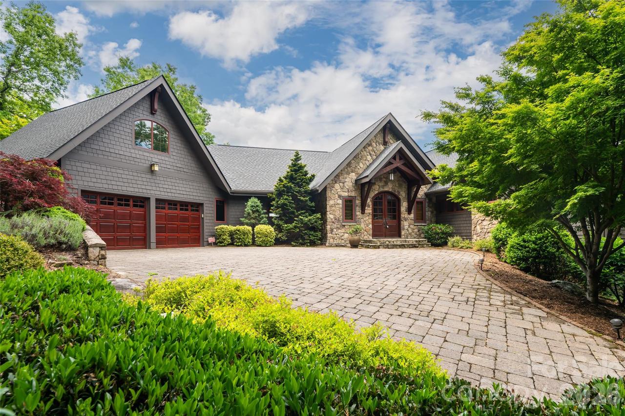 211 Boulder Ridge Dr., Hendersonville, NC 28792