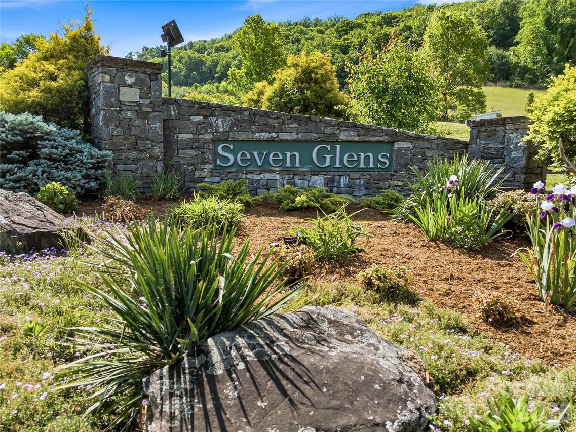 948 Cove Creek Ln., Mars Hill, NC 28754