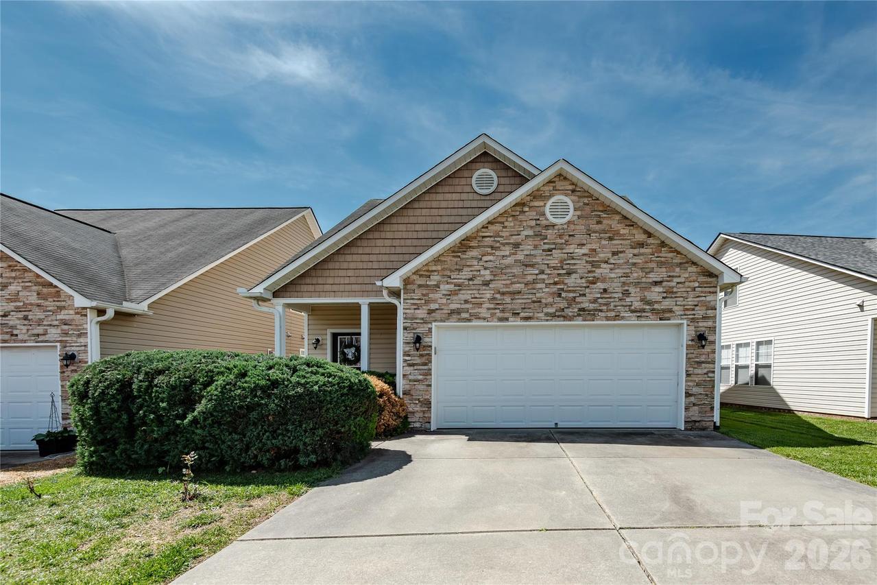 27 Chowan Dr., Fletcher, NC 28732