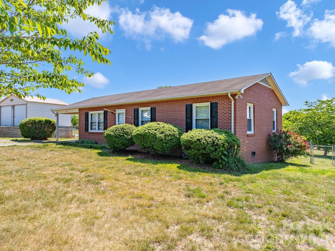 2101 Lamesa Ct., Lenoir, NC 28645