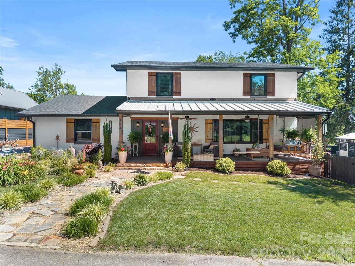 154 White Oak Ln., Brevard, NC 28712