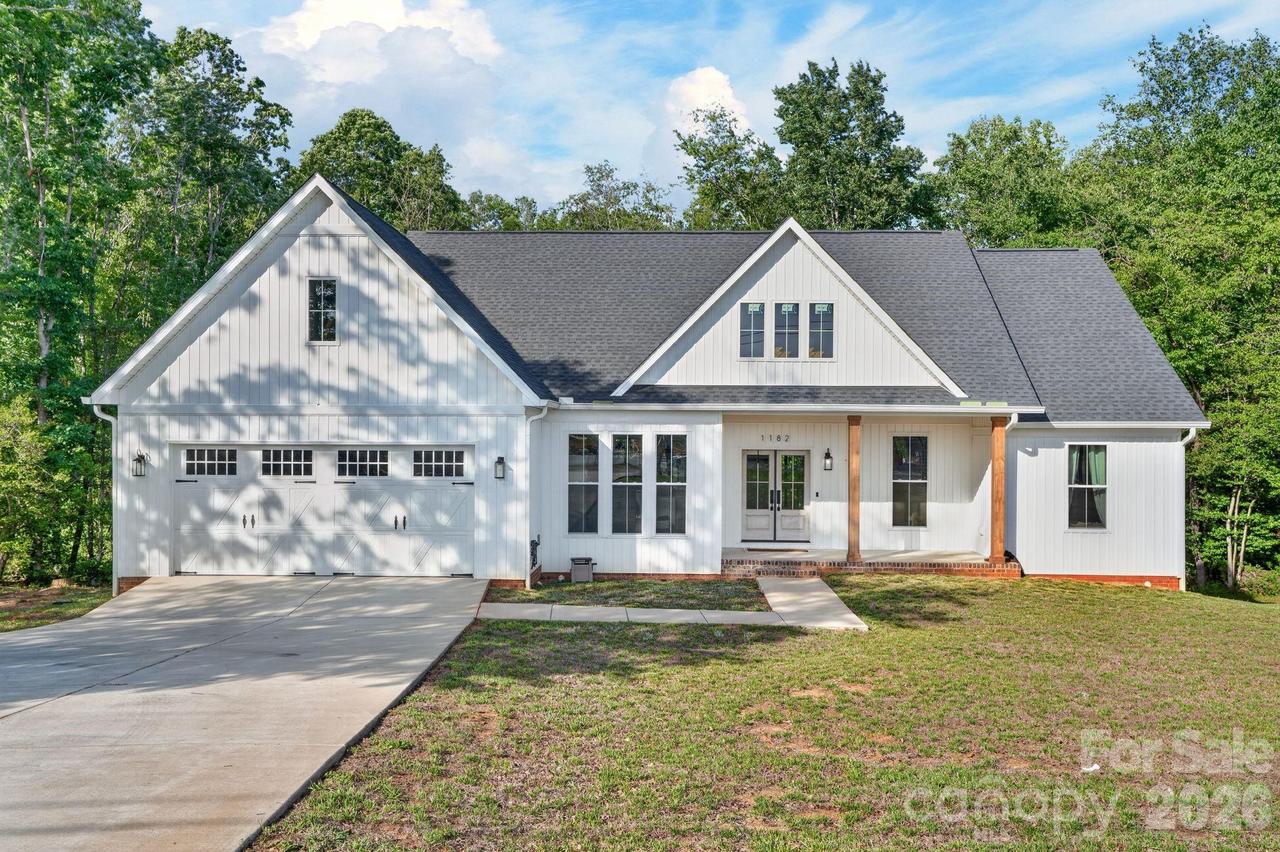 1182 Cape Hickory Rd., Hickory, NC 28601