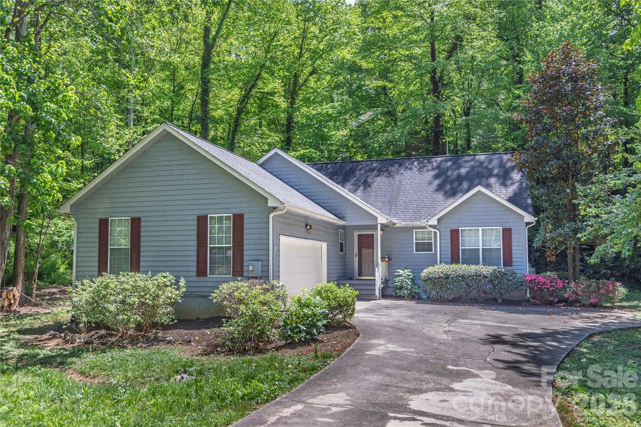 103 Hillside Dr., Swannanoa, NC 28778