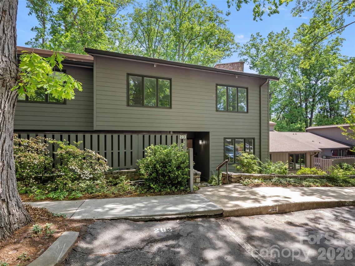203 Crowfields Dr., Asheville, NC 28803