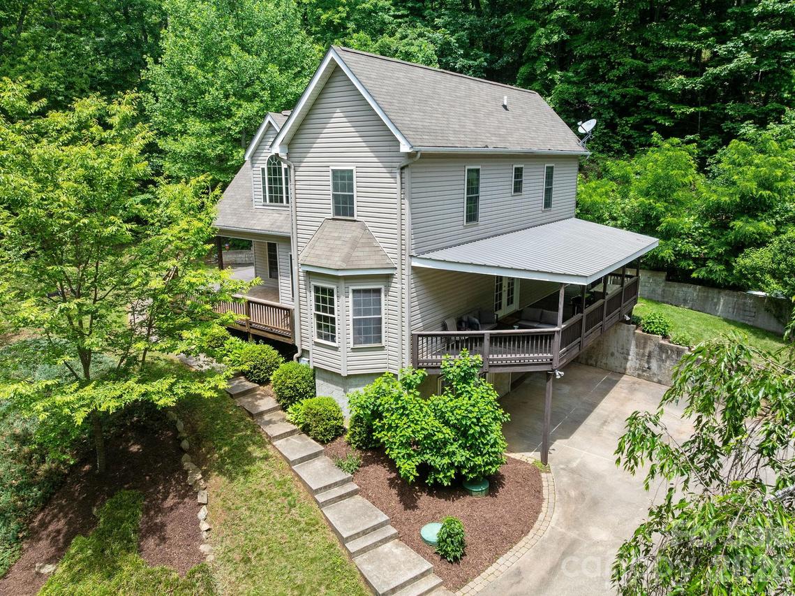 174 Deep Woods Tr., Canton, NC 28716