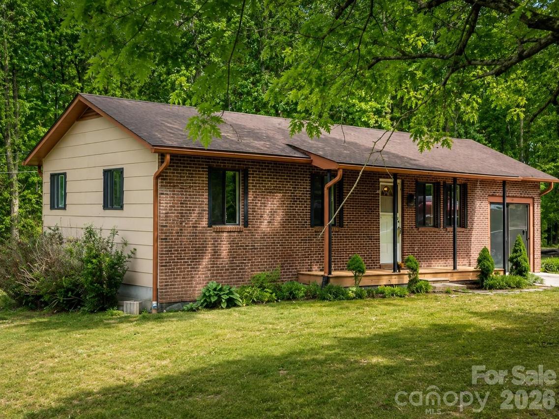 126 Upward Acres St., East Flat Rock, NC 28726