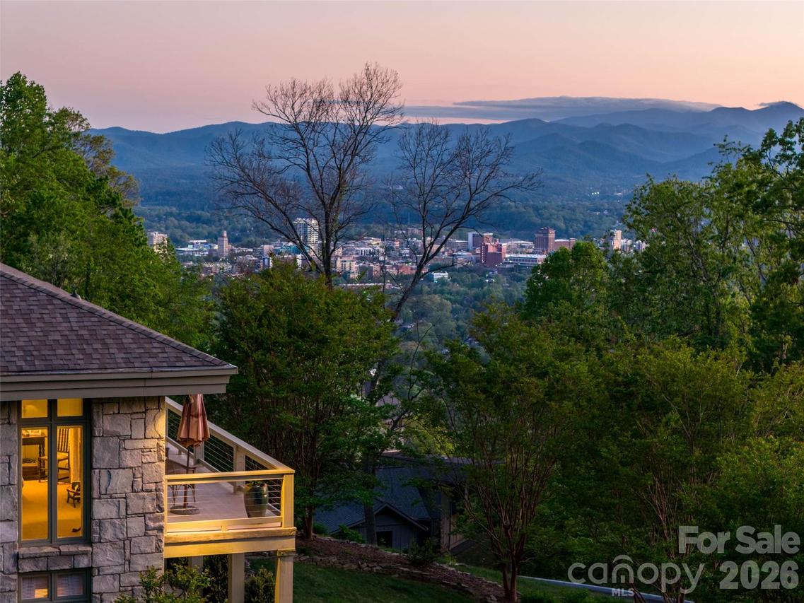 65 Crestwood Rd., Asheville, NC 28804