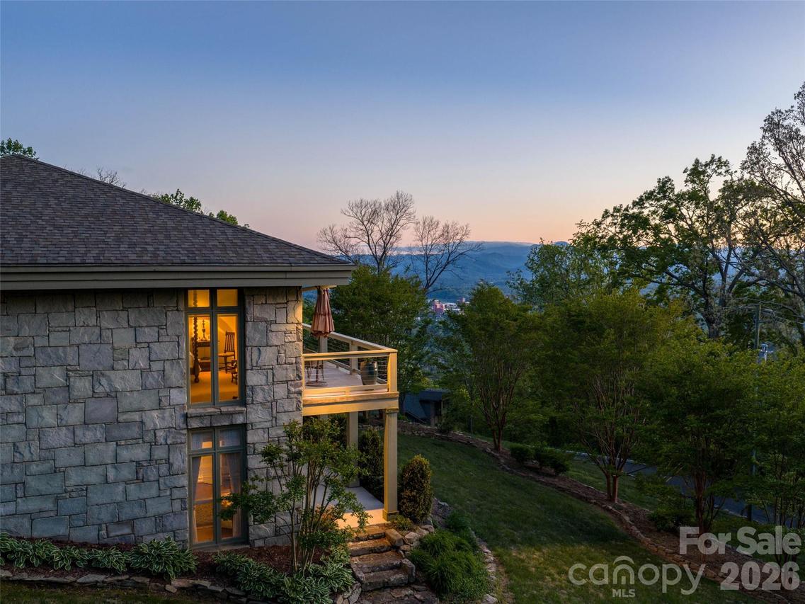 65 Crestwood Rd., Asheville, NC 28804