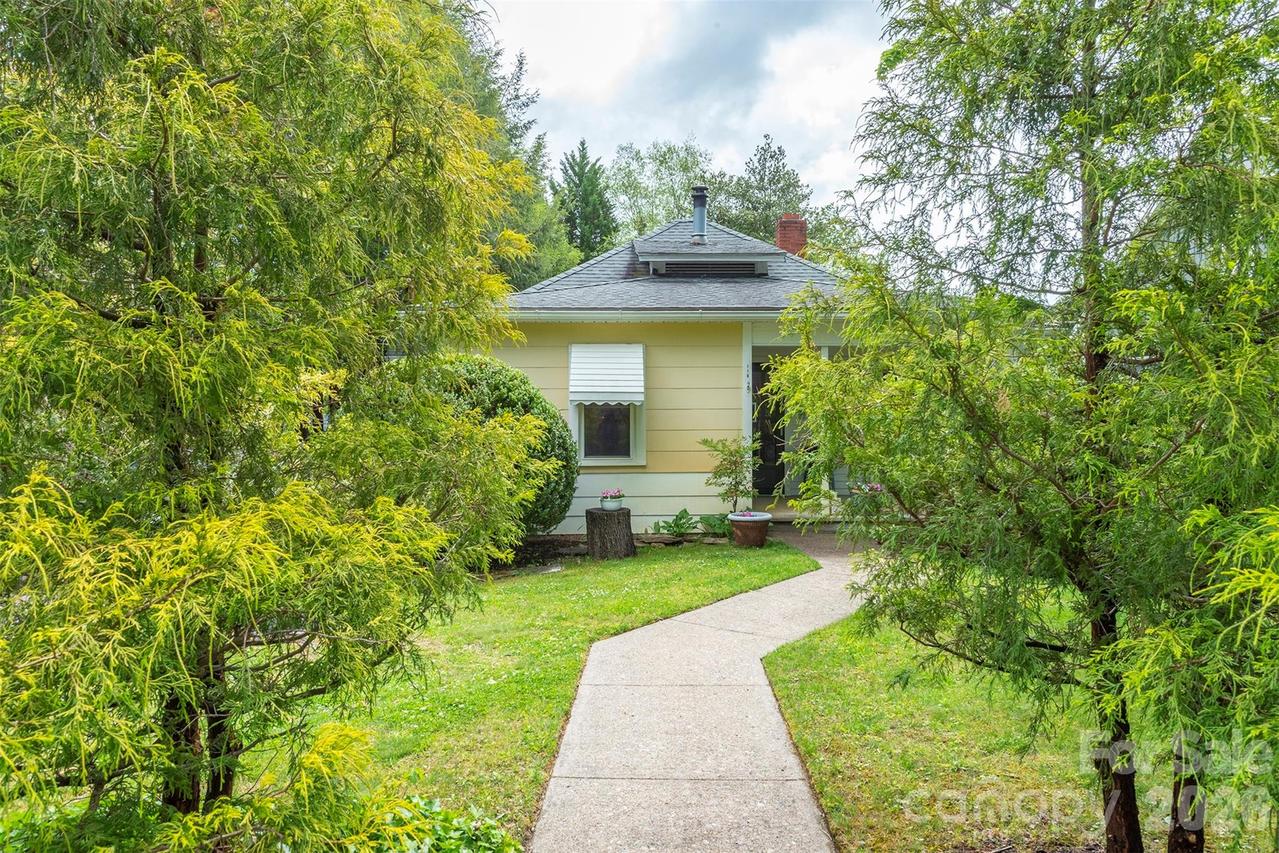 110 Enthoffer St., Black Mountain, NC 28711