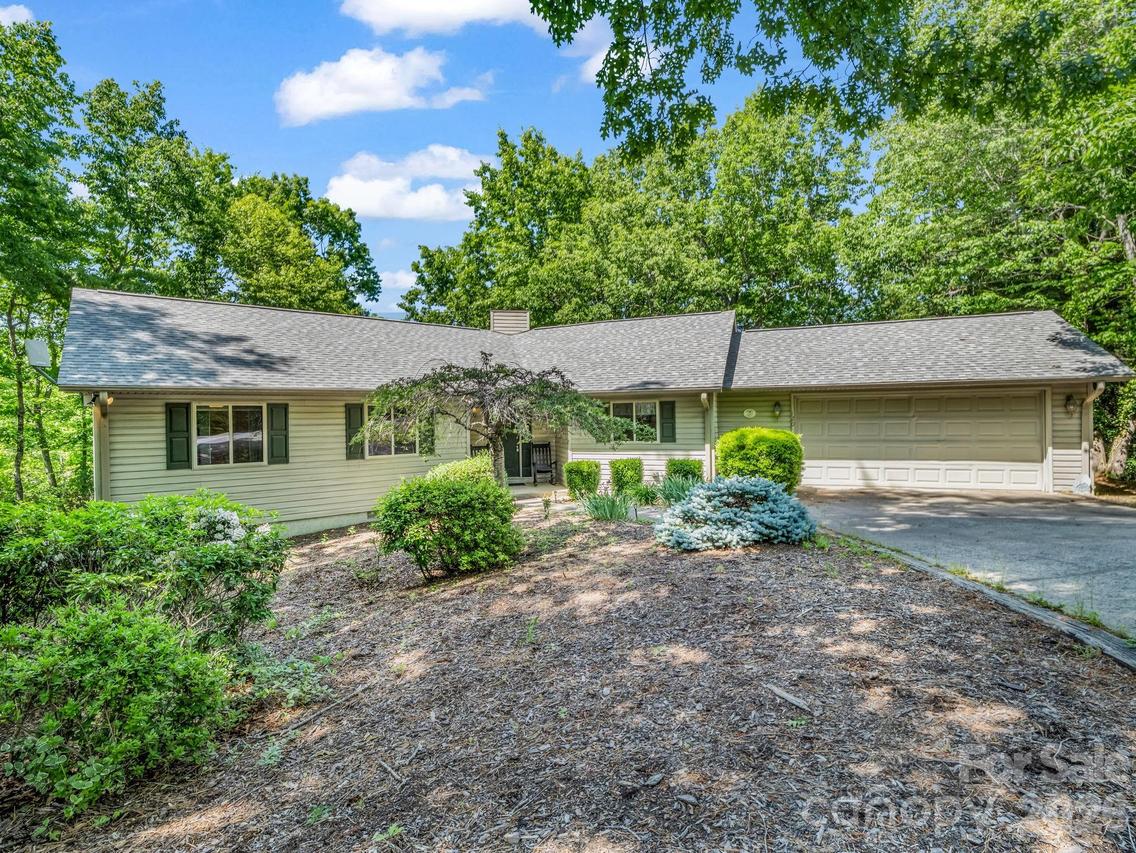 120 Lakewood Dr., Lake Lure, NC 28746