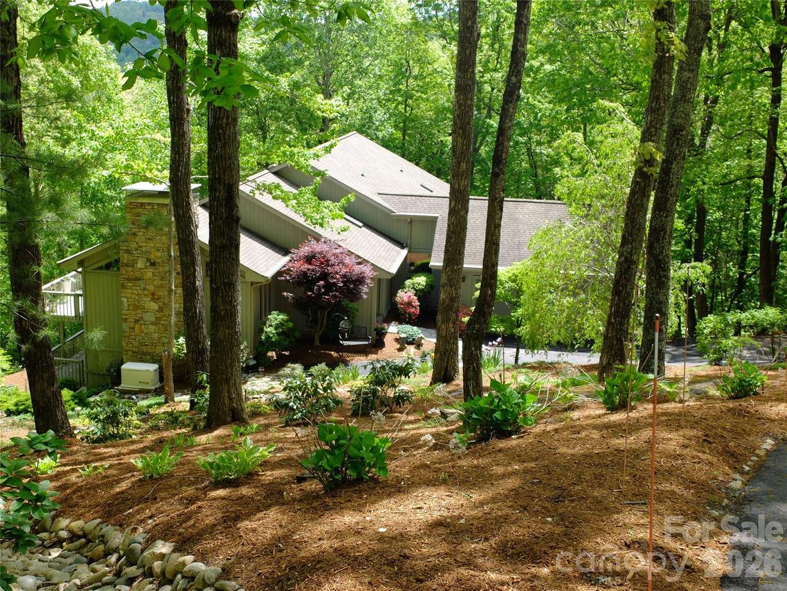 258 Dalhousie Ct., Flat Rock, NC 28731