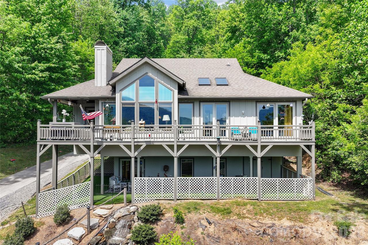 266 Hawks Crest Dr., Waynesville, NC 28786