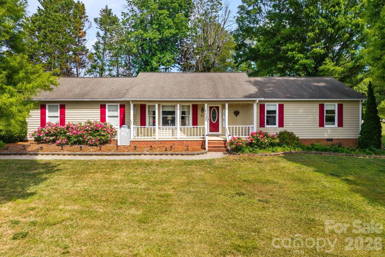 1137 Hibriten Dr., Lenoir, NC 28645
