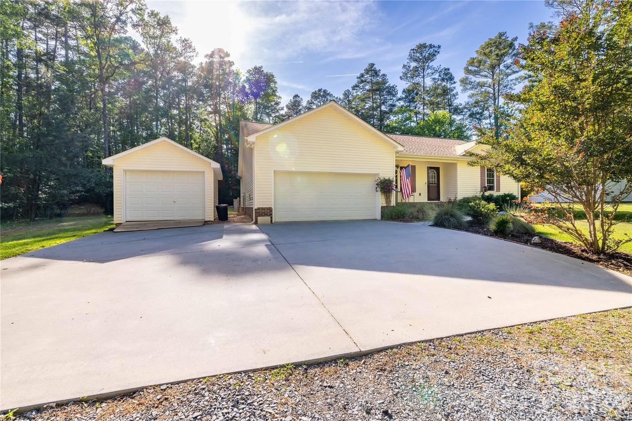 204 Millwheel Ln., Mount Gilead, NC 27306
