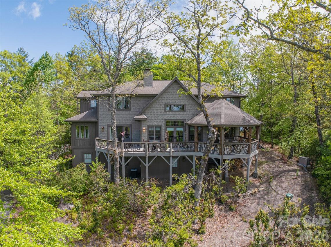 536 Hawk Mountain Rd., Lake Toxaway, NC 28747