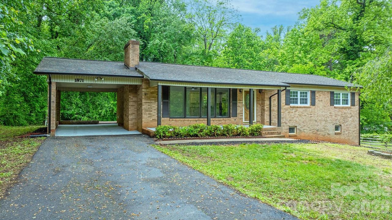 1871 Crestview Dr., Newton, NC 28658