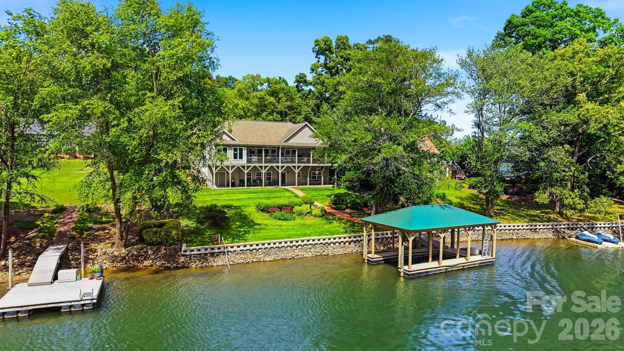 65 King Arthurs Ct., Hickory, NC 28601