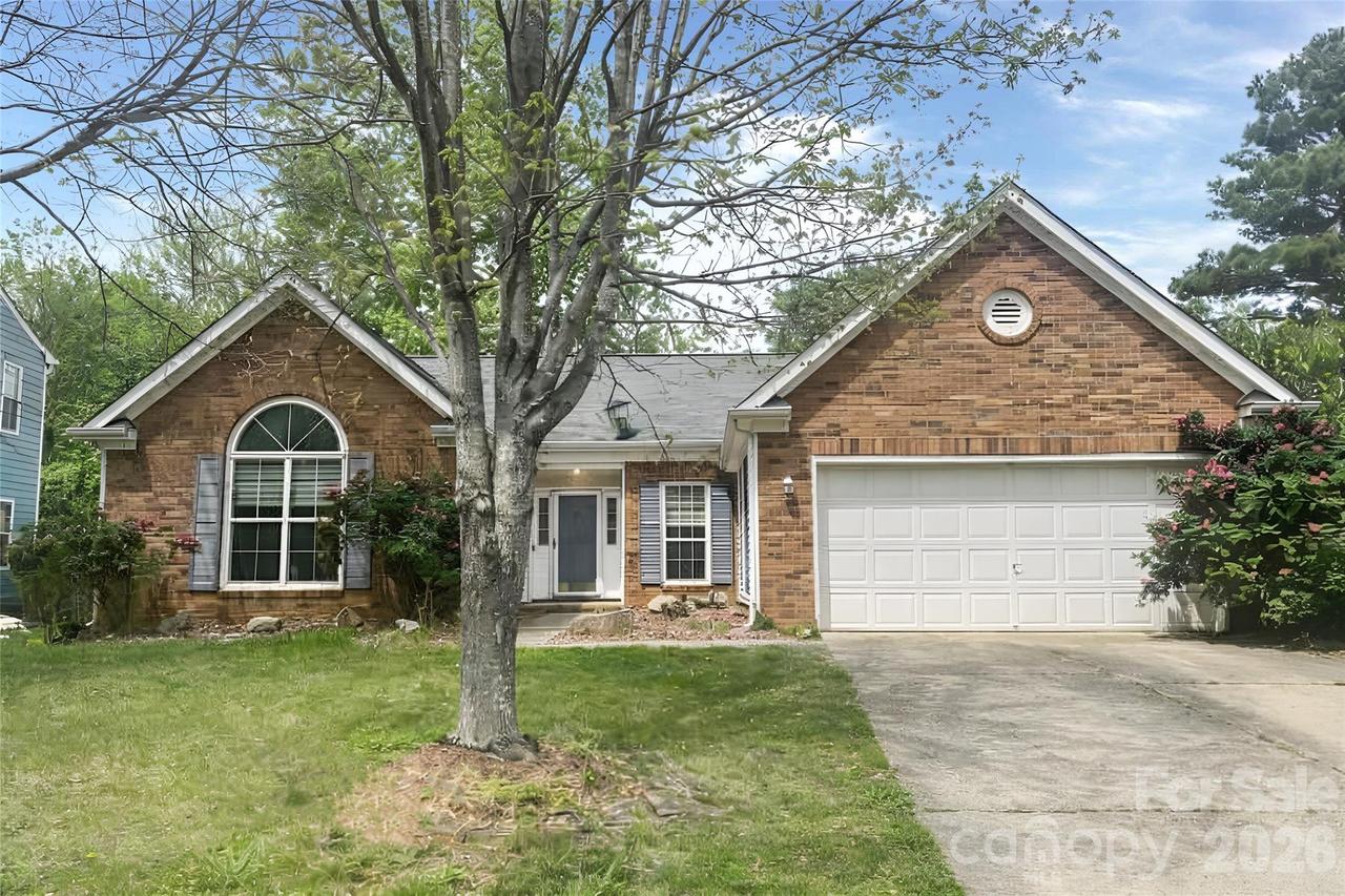8418 Red Cypress Ct., Charlotte, NC 28216