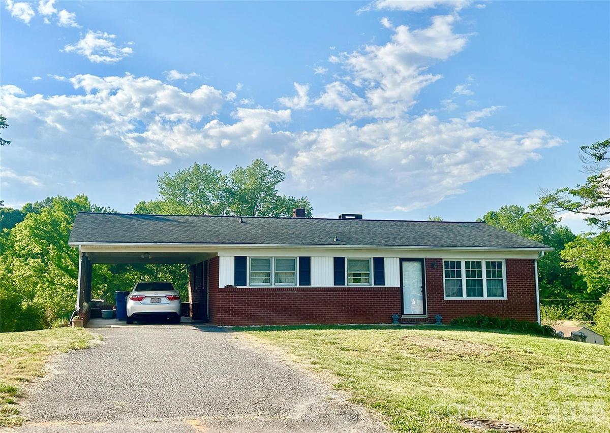 1577 Catawba Ter., Lenoir, NC 28645