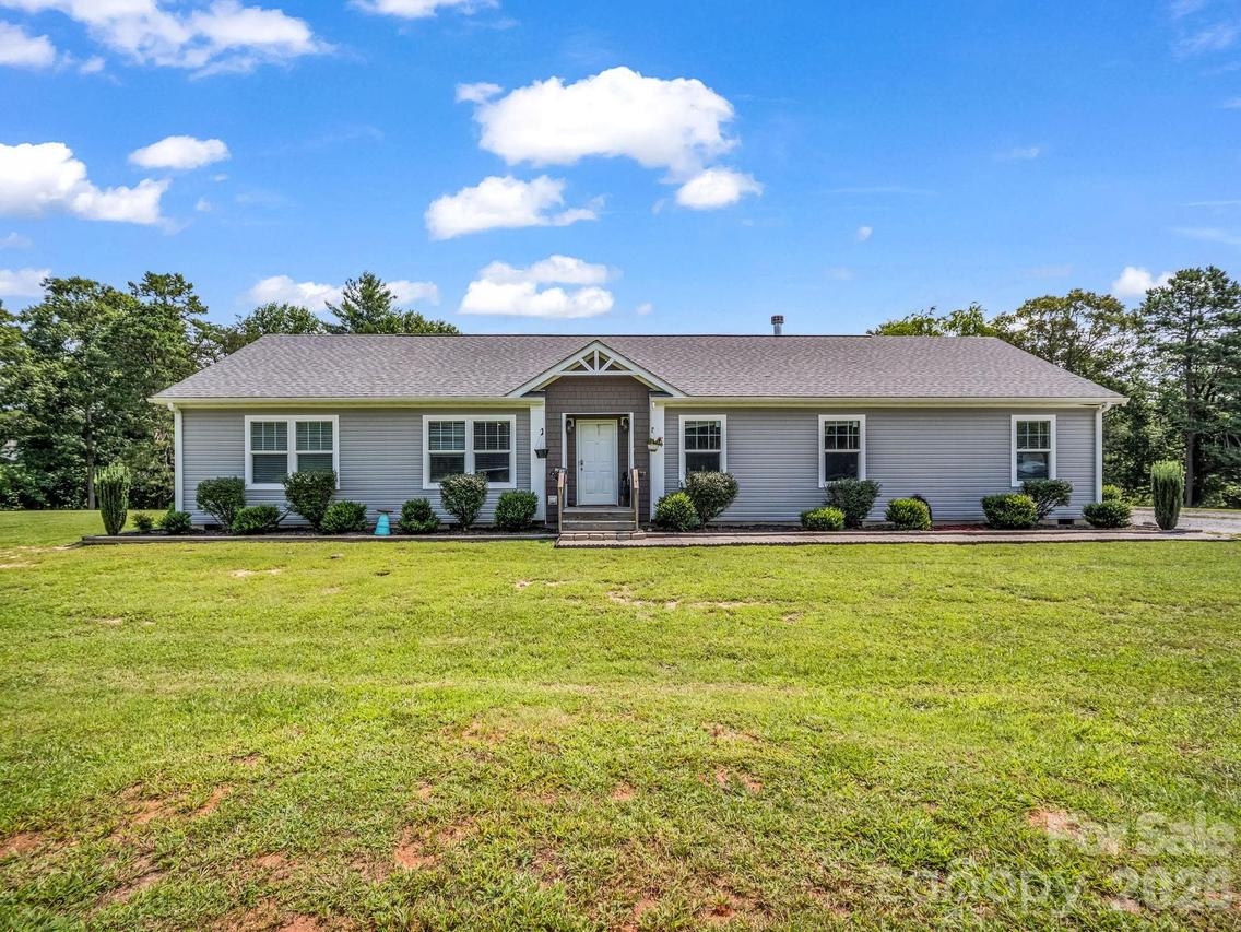 213 Big Oak Rd., Hendersonville, NC 28792