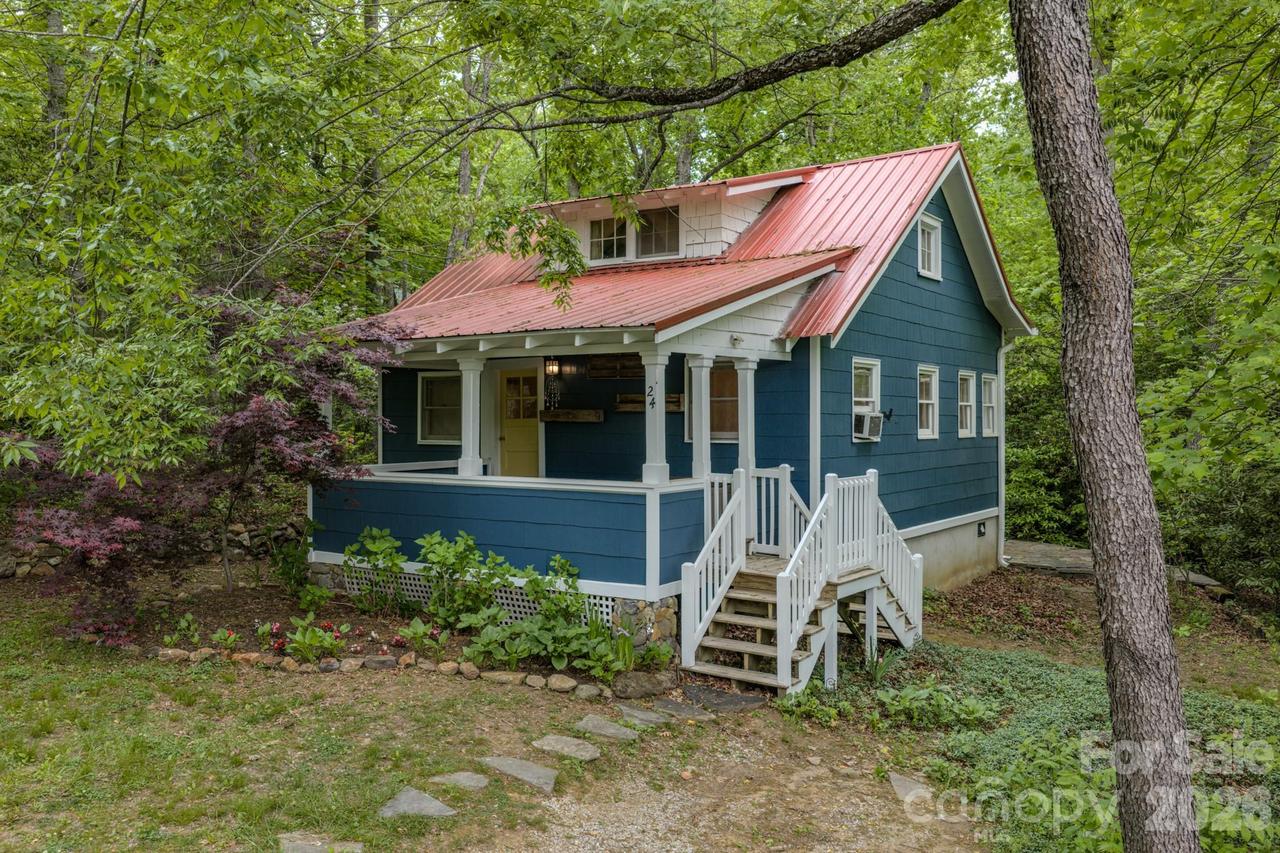 24 Moore Cir., Black Mountain, NC 28711