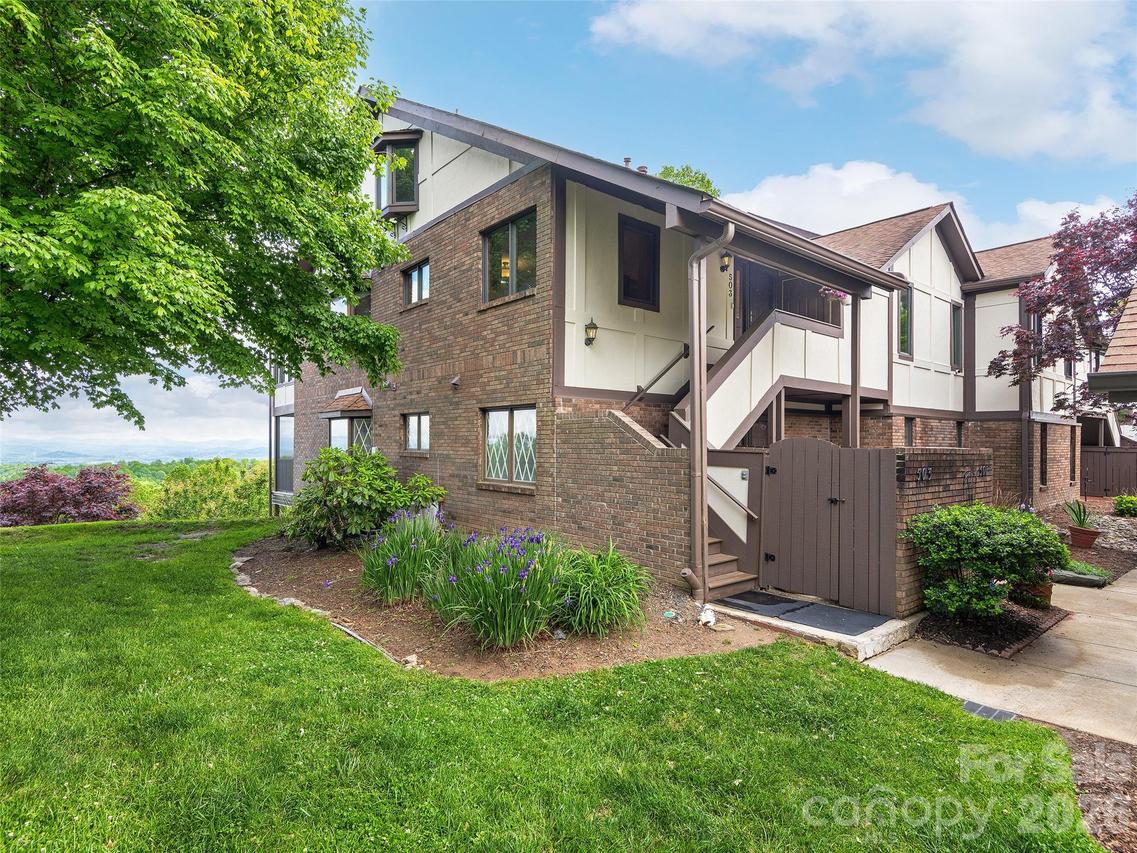 503 Fleetwood Plz., Laurel Park, NC 28739
